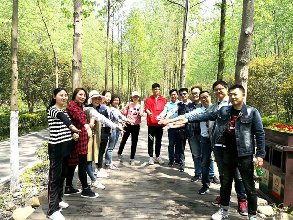 綠蔭道上合個(gè)影 綠蔭道上合個(gè)影