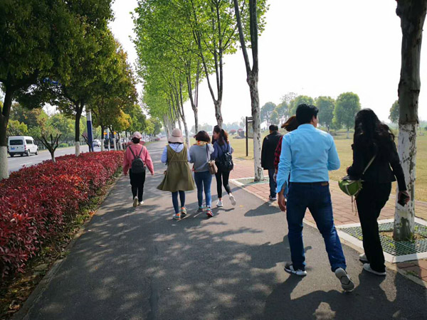 徒步進(jìn)行中 徒步進(jìn)行中